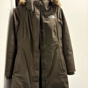 The North Face Women's Olive Parka Coat | Size XS